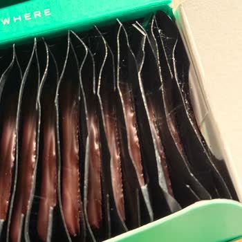 Nestle After Eight Çikolata Üzerinde Böcek Ağı Şoku Ve İade Talebi