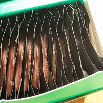 Nestle After Eight Çikolata Üzerinde Böcek Ağı Şoku Ve İade Talebi