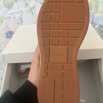 Kalıbı Genişleyen Ve Önü Kırılan Calvin Klein Ayakkabı İçin Değişim Sorunu