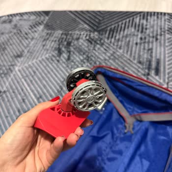 Matmazel Az Kullanılan Valizin Tekerlekleri Kısa Sürede Dağıldı