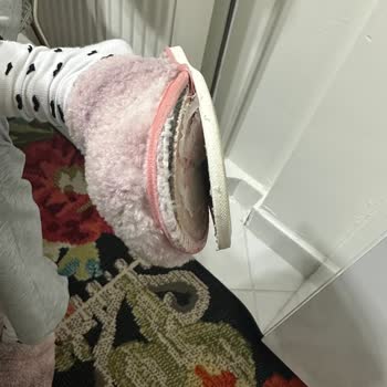 BİMden Alınan Terlikler İki Kez Giymede Kullanılamaz Hale Geldi