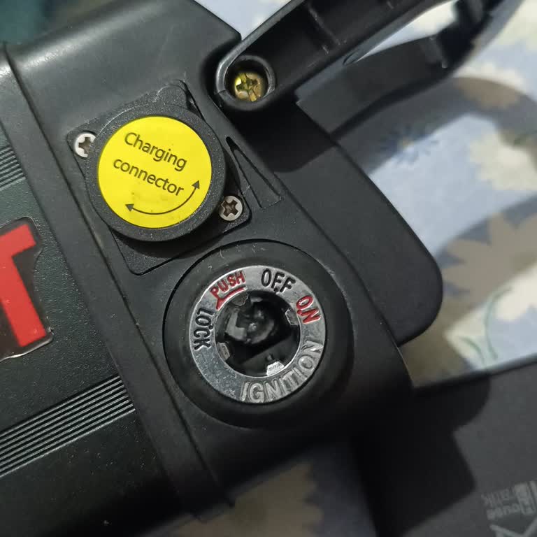 Kuba Speedlight Motosikletimin Kontak Anahtarı Aniden Kırıldı, Acil Destek Bekliyorum