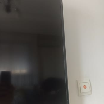 Samsung UE43RU7100 Model Televizyonda Kronik Ekran Kararması Ve Yüksek Onarım Ücreti