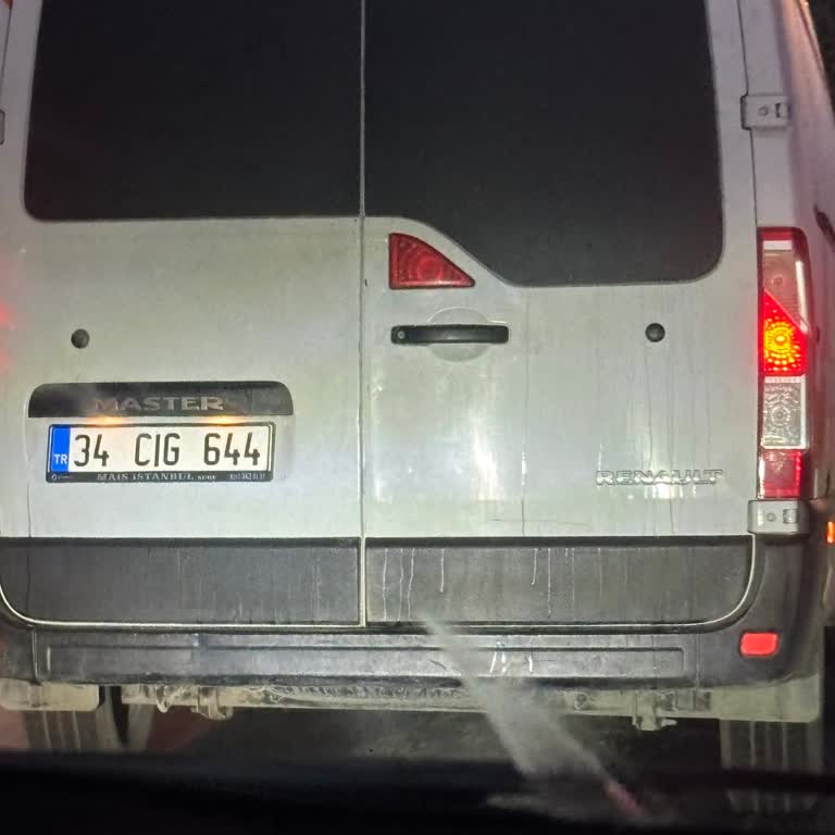 Engelli Vatandaşı Sıkıştıran Servis Aracı Sürücüsüne Tepki