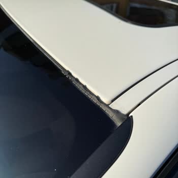 BMW 320d Ön Cam Fitili Ve Tavan Döşemesi Kronik Sorunları Mağduriyet Yaratıyor