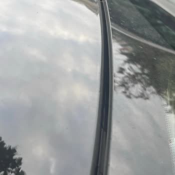 BMW F10 520d Ön Cam Fitillerinde Kronik Çatlama Sorunu