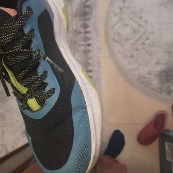 Kısa Sürede Çatlayan Hummel Ayakkabı İçin Değişim Talebi