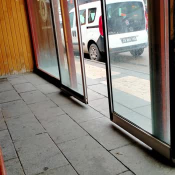 Klimalı Duraklar 2 Yıldır Çalışmıyor, Mağduriyet Artıyor