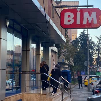 Sarkan Elektrik Kabloları Çocuklar Ve Yayalar İçin Tehlike Saçıyor!