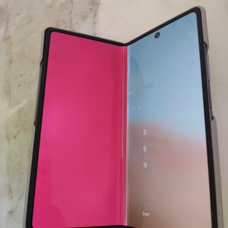 Tecno Mobile İç Ekranı Kendi Kendine Çatladı