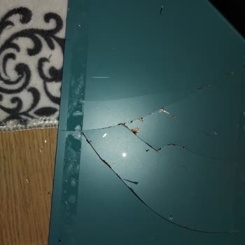 Aynalı Takı Dolabının Aynası İlk Kullanımda Kırıldı Eksik Parça Ve Montaj Sorunu Yaşadım