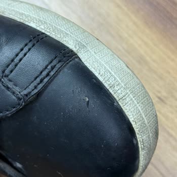 FLO Ayakkabı Kısa Sürede Derisi Çatlayan Spor Ayakkabı Mağduriyeti