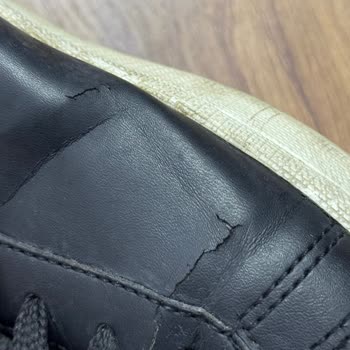 FLO Ayakkabı Kısa Sürede Derisi Çatlayan Spor Ayakkabı Mağduriyeti