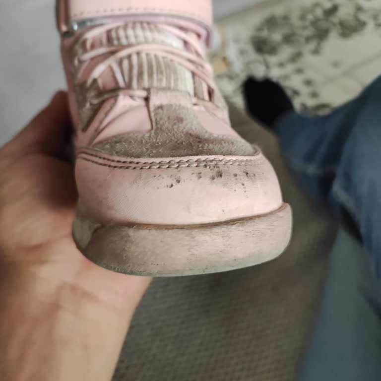 Kısa Sürede Deforme Olan Çocuk Ayakkabısı Ve Yorum Engeli Mağduriyeti