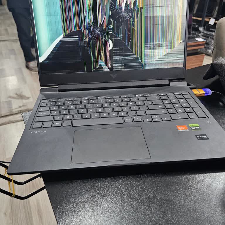 Garantiye Gönderilen HP Victus Bilgisayarın Ekranının Kırılması Ve Mağduriyet