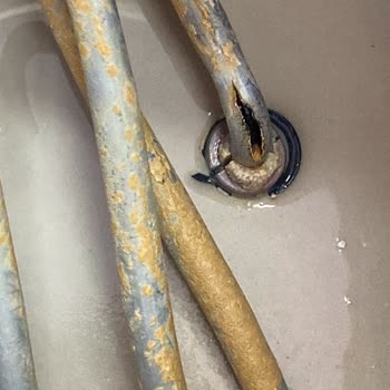 Düzgider LPG Çay Otomatı Su Kaçırmaya Başladı