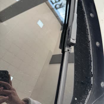 BMW F30 Ön Cam Fitil Kopması Kronik Sorun Mu