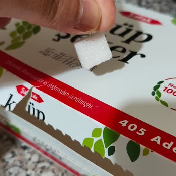 Küp Şeker Paketinden Kıl Çıkması Nedeniyle Hijyen Endişesi