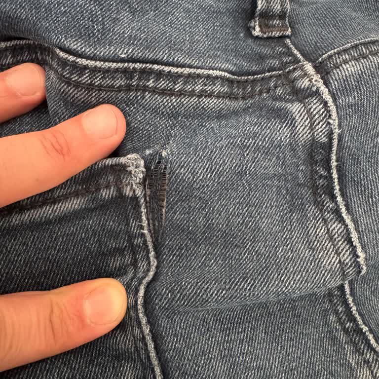 Mavi Jeans Kısa Sürede Yırtıldı, Kalite Düşüşü Mü Var