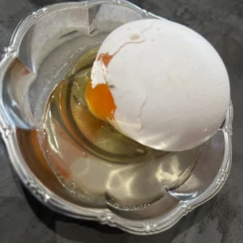 Son Kullanma Tarihi Geçmemiş Yumurtalar Kötü Kokulu Ve Tüketilemez Çıktı