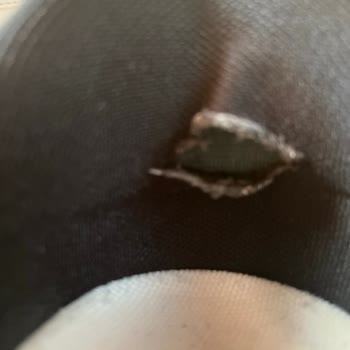 Kısa Sürede Yıpranan Ayakkabı Hayal Kırıklığı Yarattı