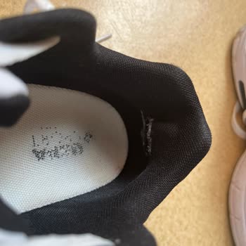 Kısa Sürede Yıpranan Ayakkabı Hayal Kırıklığı Yarattı