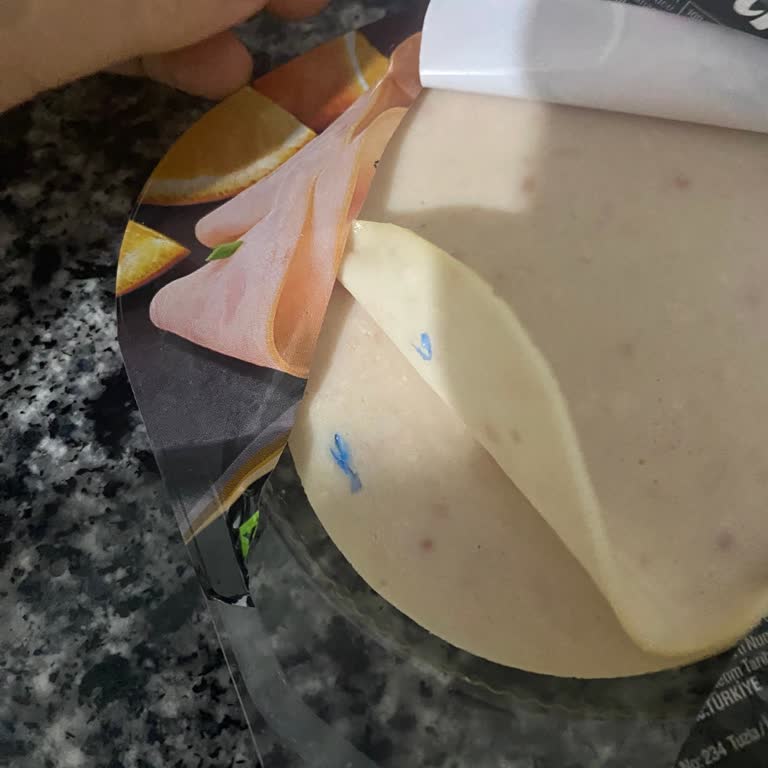 Namet Hindi Füme Ürününde Ambalaj İçinde Yabancı Madde Çıkması