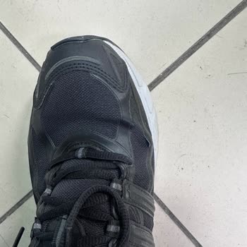 Kısa Sürede Deforme Olan Adidas Sneaker İçin Değişim Veya İade Talebi