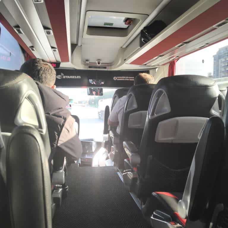 Otobüs Yolculuğunda Şoför Ve Muavinin Sigara İçmesi Rahatsız Ediyor