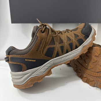 Su Geçirmez Ve Kaymaz Denilen Ayakkabı Tehlikeli Şekilde Kayıyor