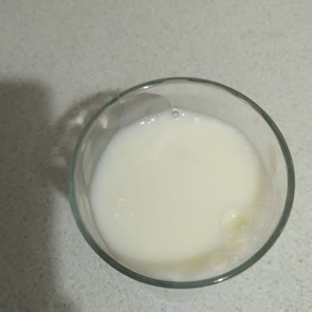 Son Kullanma Tarihi Geçmemiş Sütlerin Bozuk Çıkması Ve Mağaza İlgisizliği