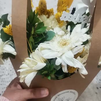 Sipariş Ettiğim Çiçek Buketi Görselden Farklı Ve Kalitesiz Geldi Hayal Kırıklığı Yaşadım