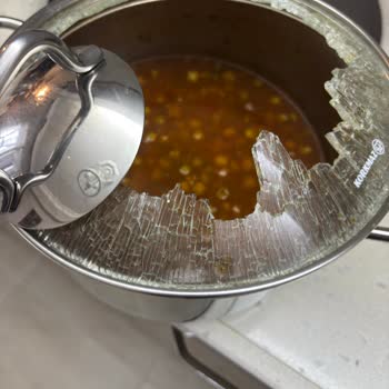 Korkmaz Tencerenin Cam Kapağı Aniden Patladı