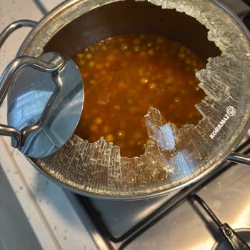 Korkmaz Tencerenin Cam Kapağı Aniden Patladı