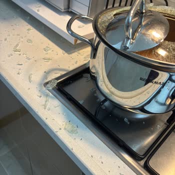 Korkmaz Tencerenin Cam Kapağı Aniden Patladı