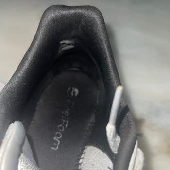 Kısa Sürede Yıpranan Ayakkabıya Garanti Reddi!