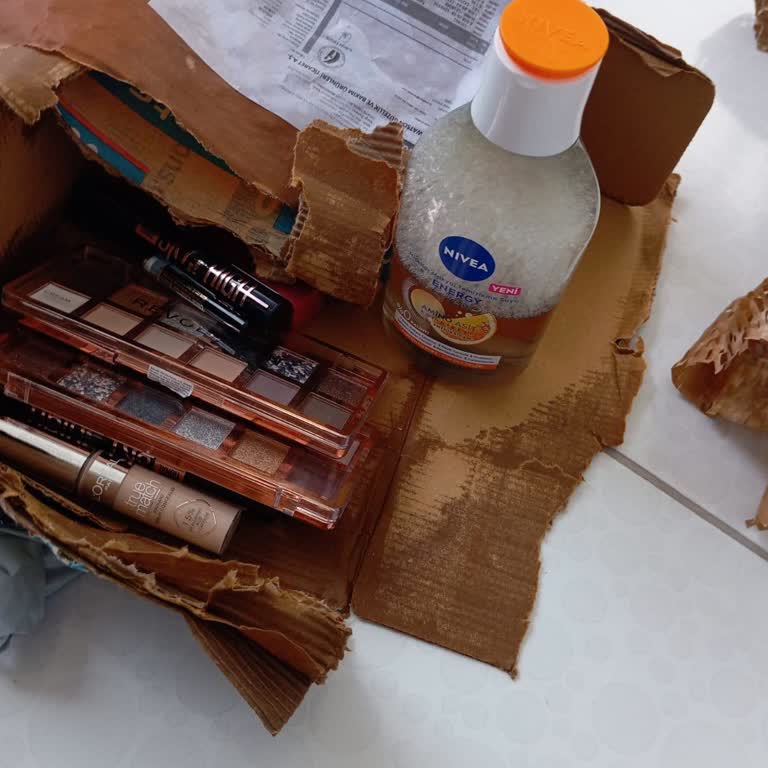 Siparişimde Makyaj Temizleme Suyu Döküldü Tüm Ürünler Zarar Gördü