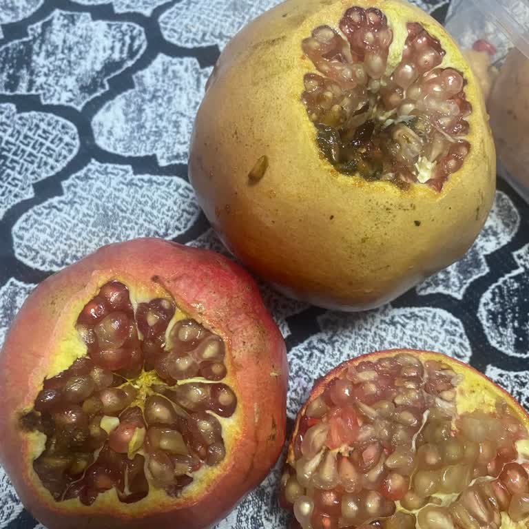 Aldığım Narlar Çürük Ve Kurtlu Çıktı, Marketten Çözüm Bekliyorum