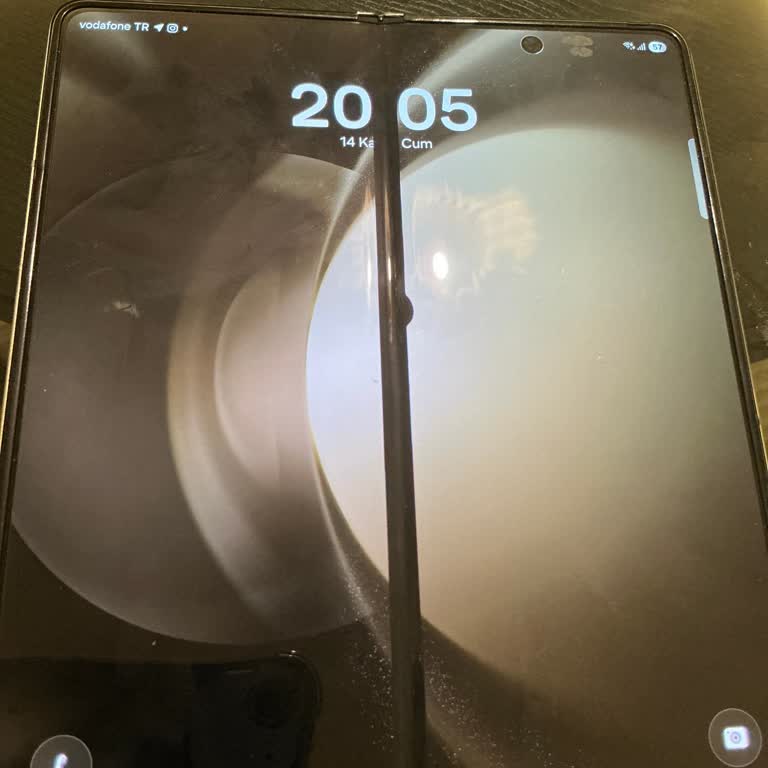 Samsung Z Fold 5 Ekran Arızası İçin Garanti Kapsamında Onarım Talebi