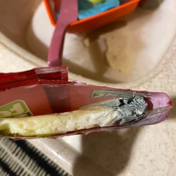 Son Kullanma Tarihi Geçmemiş Mozzarella Peynirin Küflü Çıkması Ve Mağduriyet