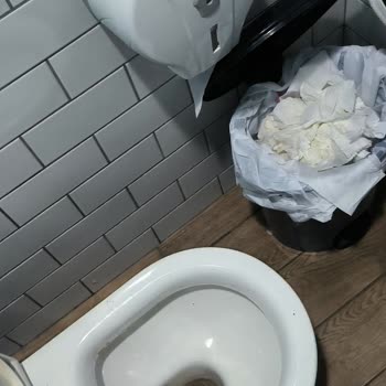 Domino's Şubesinde Süregelen Hijyen Sorunu Ve Temizlik Eksikliği