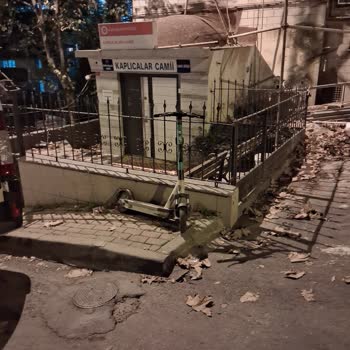 Martı Scooterların Düzensiz Parkı Hem Araçlara Hem Yayalara Engel Oluyor