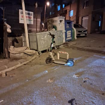 Martı Scooterların Düzensiz Parkı Hem Araçlara Hem Yayalara Engel Oluyor