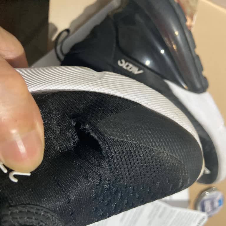 Nike Air Max 270 Ayakkabıda 4 Ayda Yırtılma Ve Mağazadan Çözüm Alamama