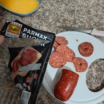 Kapalı Ambalajda Satılan Sucukta Küf Şoku Ve Sağlık Endişesi