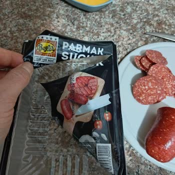 Kapalı Ambalajda Satılan Sucukta Küf Şoku Ve Sağlık Endişesi