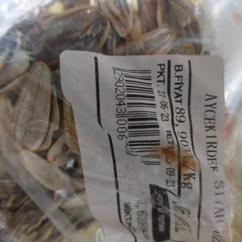 Aldığım Ay Çekirdeğinden Canlı Kurt Çıktı, Mağazadan Açıklama Bekliyorum