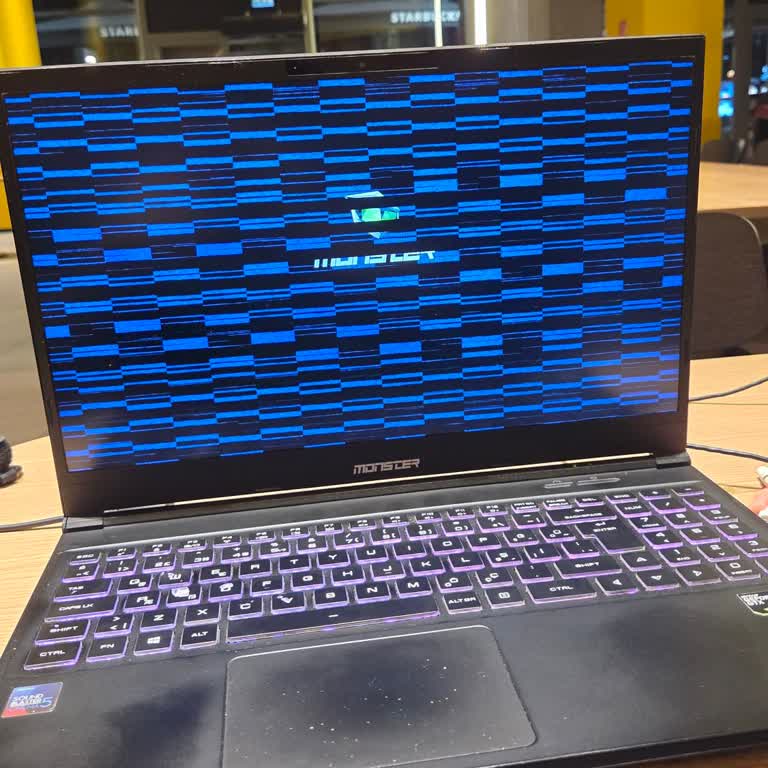 Monster Abra A5'te Kronik Ekran Arızası Ve Yetersiz Servis Çözümü