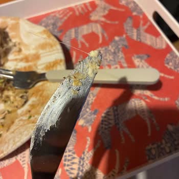 Tatlı Siparişimde Plastik Yabancı Cisim Çıktı: Sağlık Ve Hijyen Endişesi