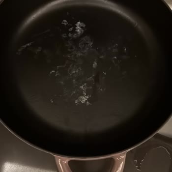 Lava Tencerede Beyaz Lekeler